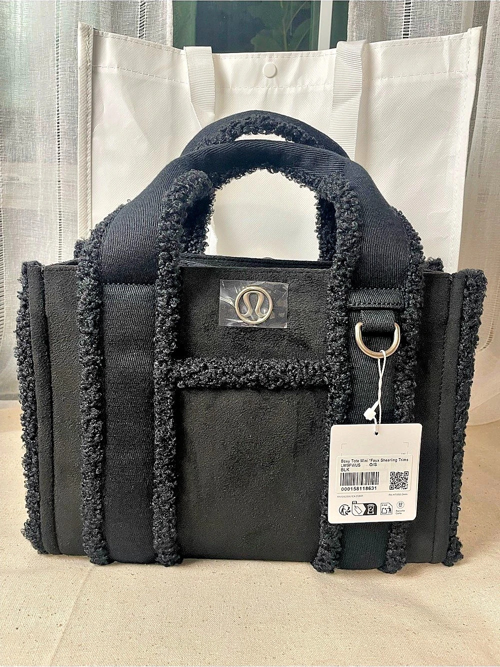 lululemon Boxy Tote Mini *Faux Shearling Trims Black